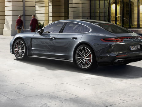 У безработного жителя Москвы угнали Porsche за 5,5 млн рублей