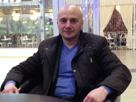 Депутат из Днепра о пожилой женщине на резонансном видео: Она пьяная ударила сумкой по стеклу, сказала, что нас не выпустит, и села на асфальт