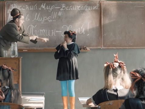 "Будет лютый п...здец!". В шуточном ролике "сон Порошенко" показали будущее Украины с особым статусом Донбасса. Видео