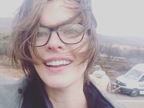 Йовович показала подросшую младшую дочь