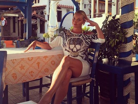 Волочкова поделилась видео купания с обнаженной грудью