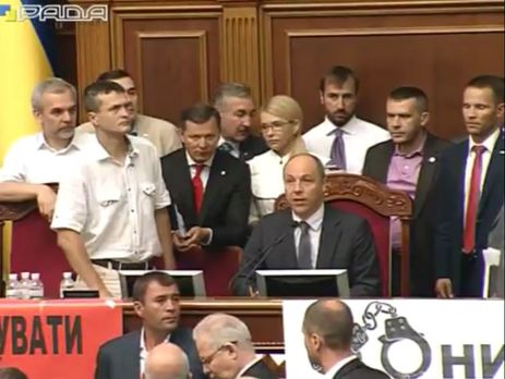 Парубий объявил перерыв в Верховной Раде до 10.00 7 июля
