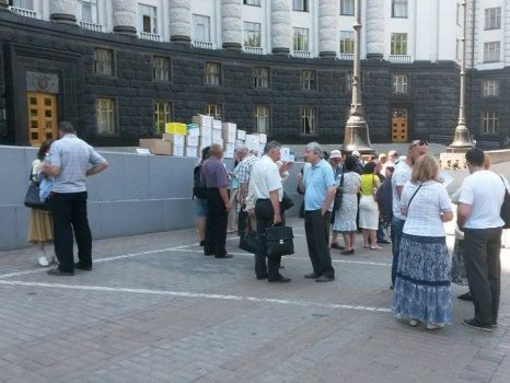 После встречи Гройсмана с делегацией активистов завершился Всеукраинский марш протеста против повышения коммунальных тарифов