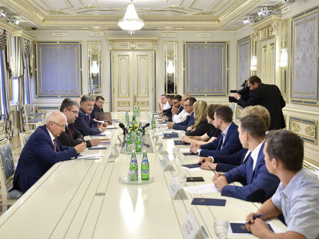 Порошенко: За последнее время в украинской IT-сфере созданы 15 тыс. рабочих мест со средней зарплатой не менее $2 тыс.