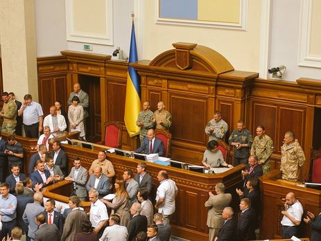 Депутаты – участники АТО охраняют президиум Рады от возможного блокирования