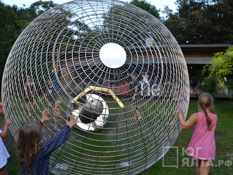 В Ялте открыли памятник блэкауту