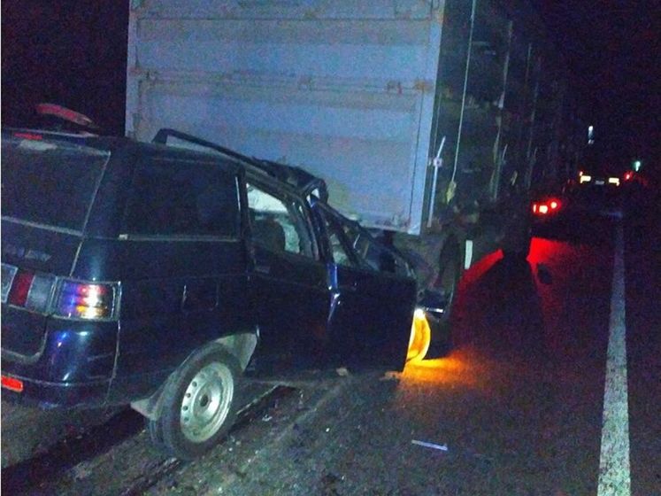 ﻿У Черкаській області авто врізалося у вантажівку, є загиблі