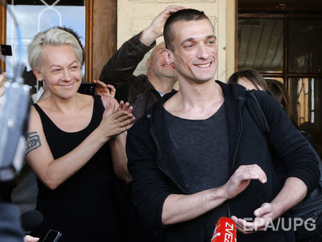 Российского художника Павленского лишили премии Вацлава Гавела