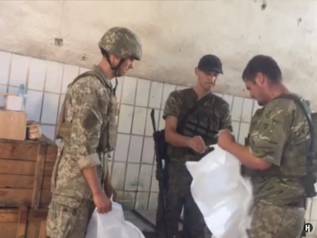 Пресс-центр АТО попросил СБУ приостановить аккредитации трех журналистов 