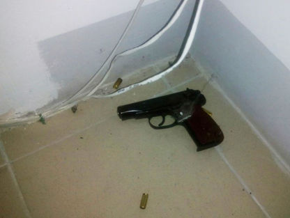 В Ровно мужчина, представившийся депутатом, открыл стрельбу из травматического пистолета во время обыска