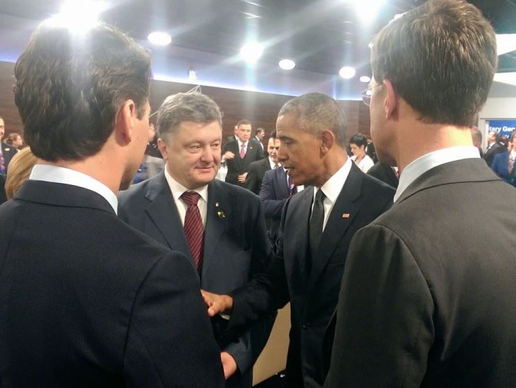 Порошенко встретился с Обамой на полях саммита НАТО