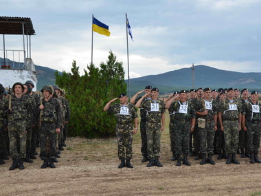 Казаки заставляют украинских военных идти на референдум