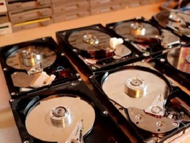 Польский программист сыграл песню группы Nirvana на жестких дисках, дисководах и сканерах. Видео