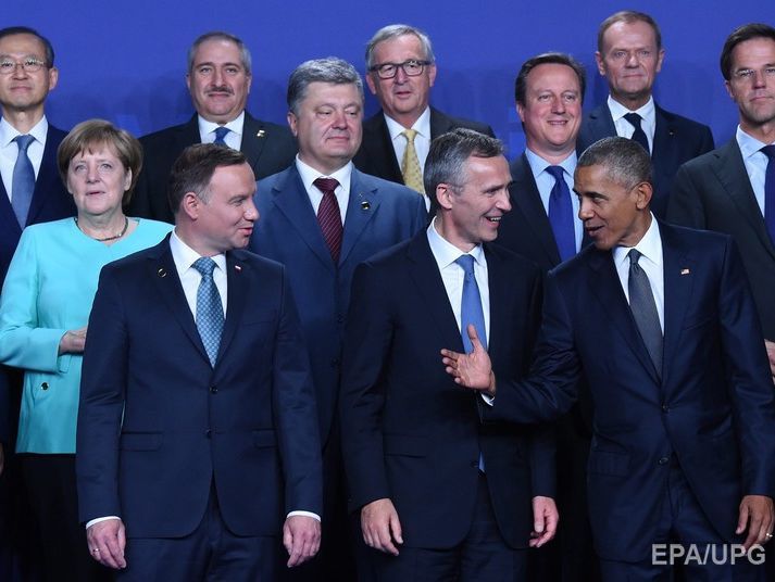 Во время протокольного фото на саммите НАТО Порошенко поставили в центре