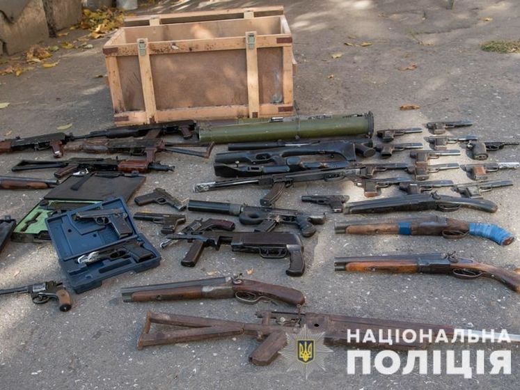 ﻿Українці за місяць добровільно здали в поліцію 7,7 тис. одиниць зброї та 489 гранат