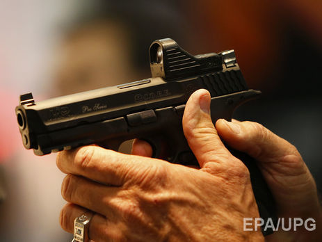 В США полицейские застрелили чернокожего, направившего на них пистолет