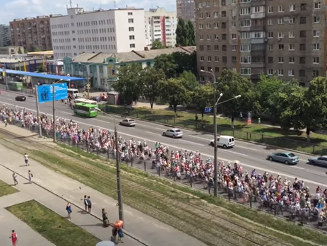 Участники крестного хода направляются в Киев