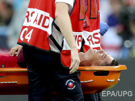 Финал Евро 2016: Роналду из-за травмы не смог доиграть матч Португалия – Франция