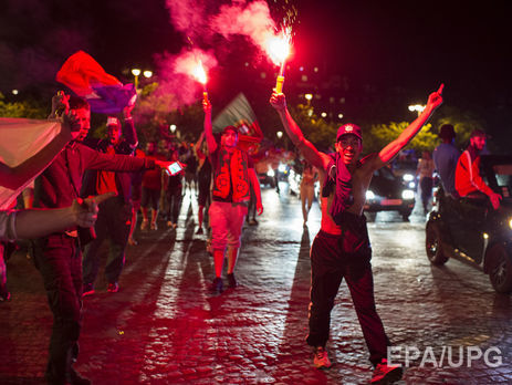 После финала Евро 2016 в Париже произошли столкновения фанатов с полицией, задержано около 40 человек