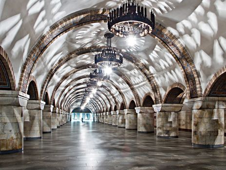 ﻿У Києві через повідомлення про замінування закрили дві центральні станції метро