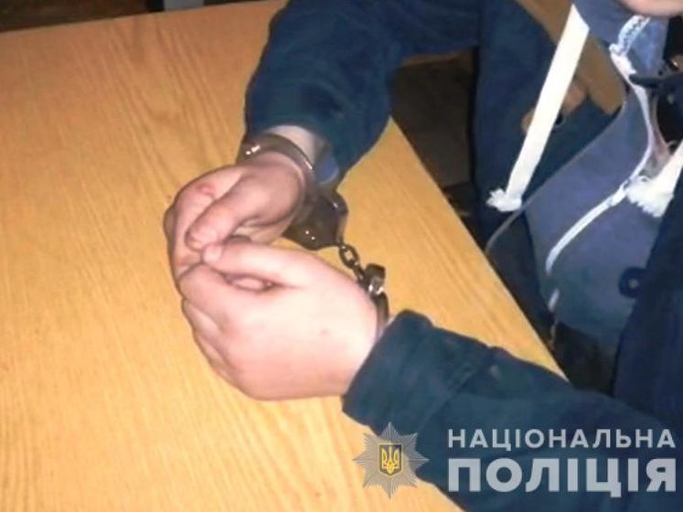 Суд избрал меру пресечения подростку, подозреваемому в убийстве 14-летней девушки в Одесской области