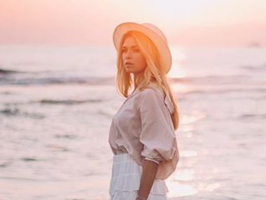 Брежнева носила на плечах две клетки весом 17 кг каждая на съемках клипа Feel