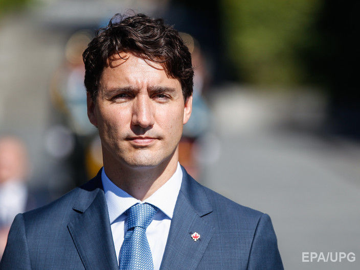 Котики, черепа, полоска, кленовый лист: премьер-министр Канады Трюдо выбирает 
