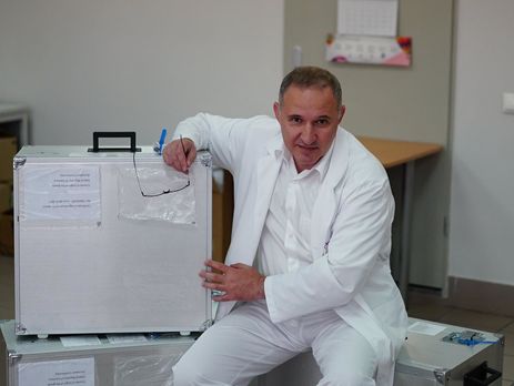 Кардиохирург Борис Тодуров показал в Facebook операцию по пересадке искусственного сердца