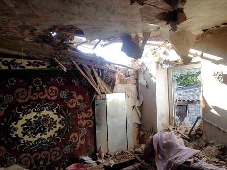 В Нацполиции показали последствия ночного обстрела жилого сектора Курдюмовки. Фоторепортаж