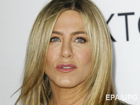 Энистон официально опровергла слухи о собственной беременности