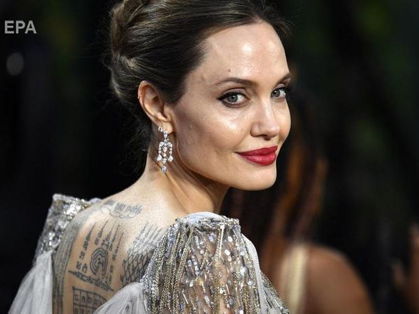 Голая Джоли снялась для Harper's Bazaar