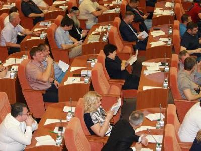 В школах Днепра запретили продавать фаст-фуд