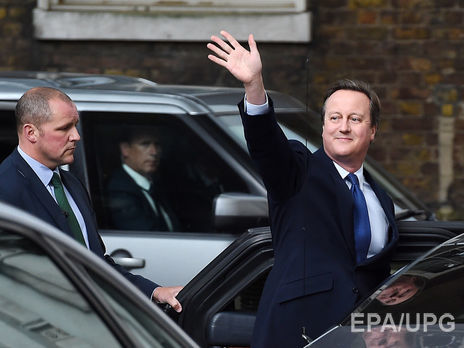 Королева Великобритании приняла отставку Кэмерона