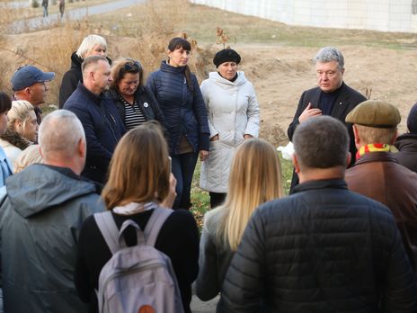 Порошенко: Боевики у Станицы Луганской только переоделись в гражданское и до сих пор с оружием остаются на позициях