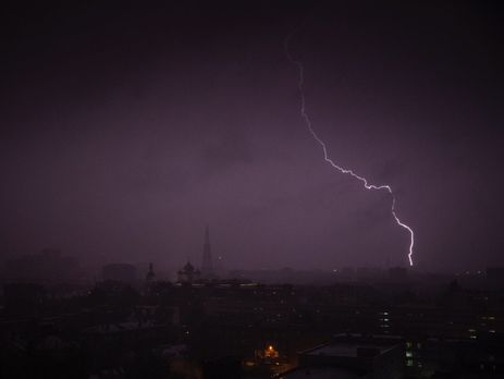 В результате урагана в Подмосковье погиб один человек, 17 травмированы