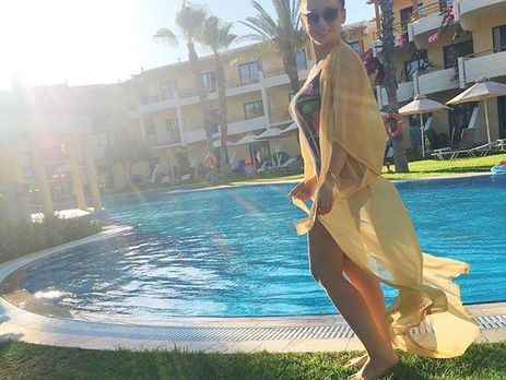 Муж Чеховой за завтраком разговаривает с сыном на грузинском языке