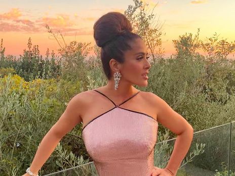 Хайек показала своего 82-летнего отца