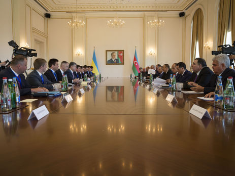 Порошенко и Алиев не стали использовать русский язык во время совместной пресс-конференции