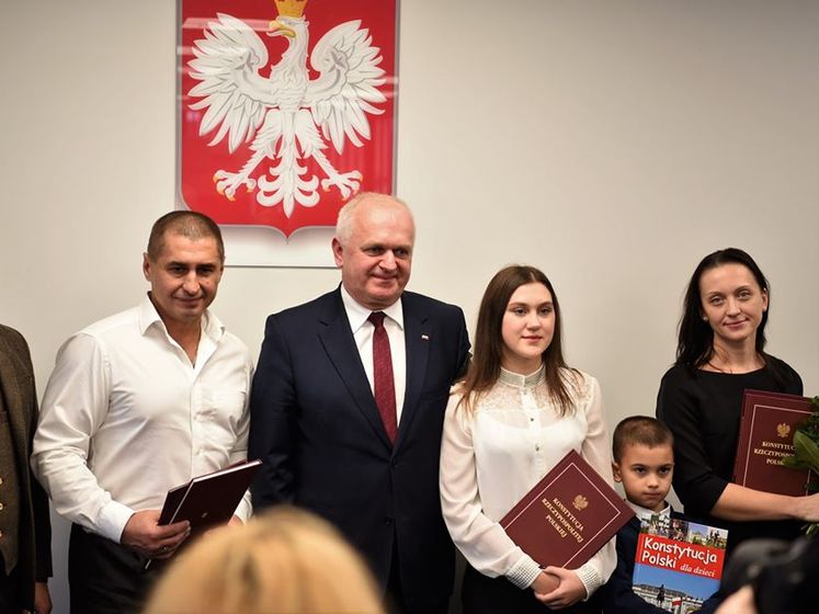 ﻿Українець одержав громадянство Польщі в подарунок за порятунок людей у ДТП