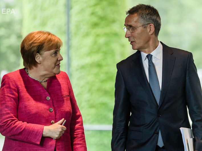 ﻿Меркель і Столтенберг розкритикували Макрона через слова про 