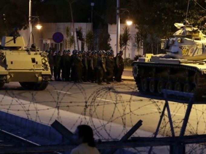 Турецкий Генштаб заявил о переходе власти в руки военных
