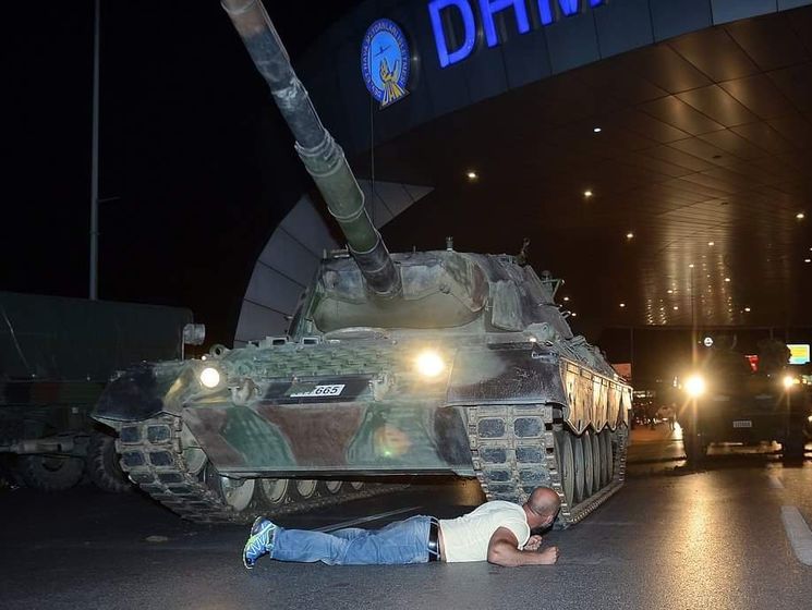 В Стамбуле в ходе столкновений погибло два мирных жителя