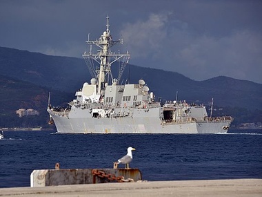 Эсминец США Truxtun остается в Черном море