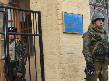 В Керчи военные под предлогом "референдума" идут домой