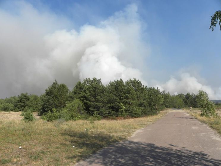 ГСЧС: В Чернобыльской зоне спасатели тушат пожар, задействована авиация
