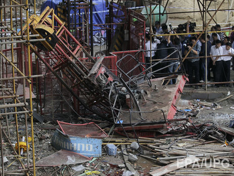 В Китае лифт упал с 18 этажа, восемь человек погибли