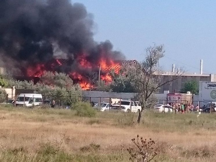 В Крыму загорелось здание фестиваля "Казантип"