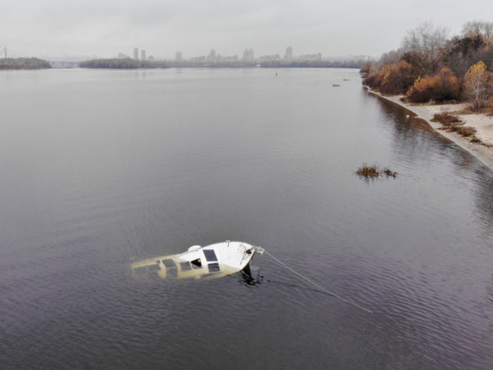 ﻿У Києві затонула яхта