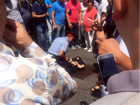 МВД Казахстана: Во время нападения в Алматы три полицейских и один гражданский погибли, подозреваемый задержан