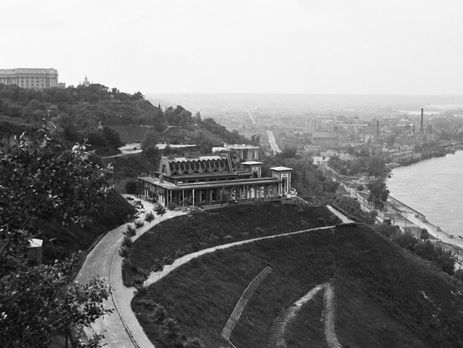 Киевлянка Хорошунова в дневнике 1942 года: Стали выдавать ордера на рыбу третьего сорта. У немцев ее не ест даже прислуга